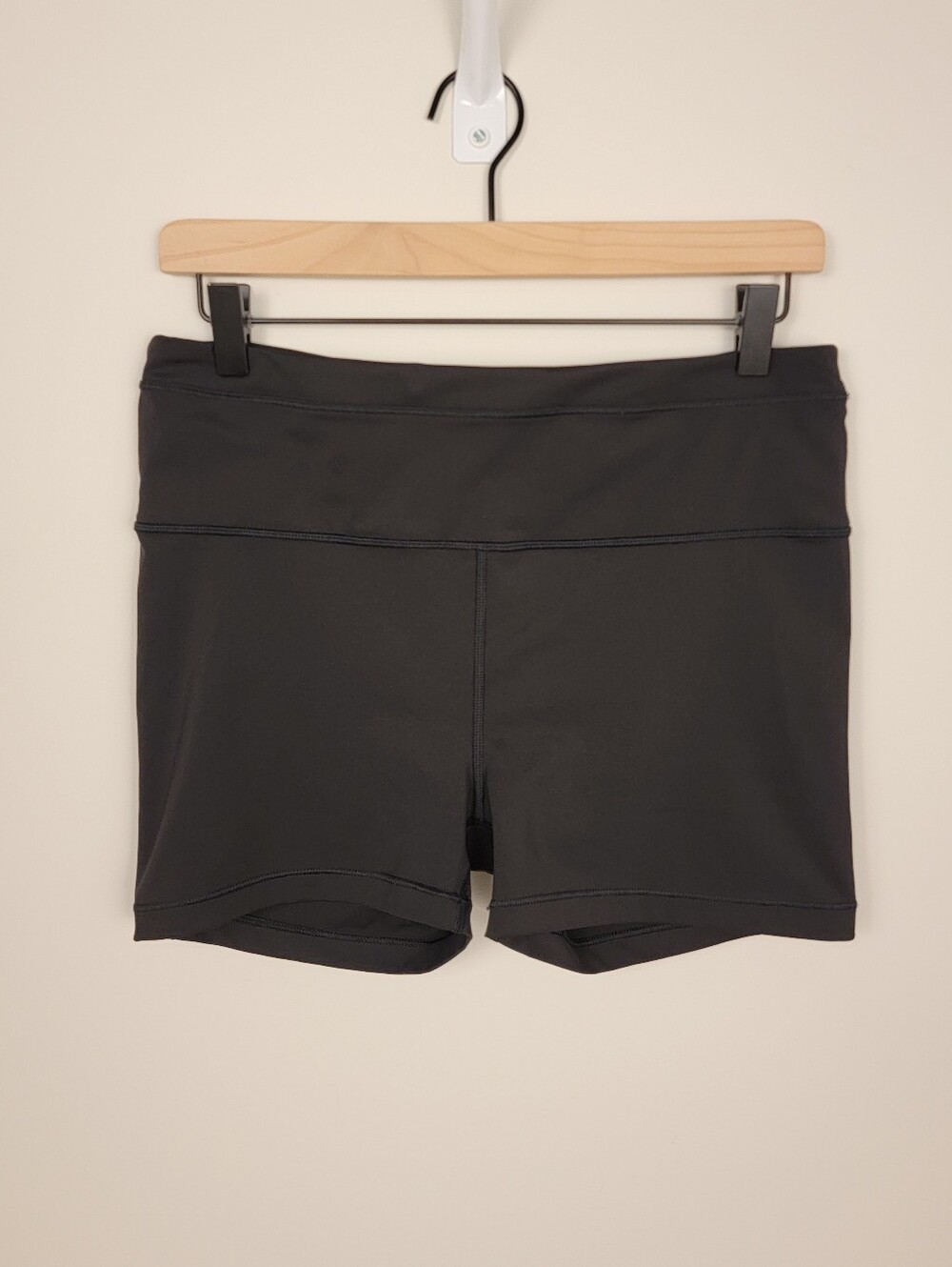 Athleta Black High Rise 3 Inch Athletic Running Workout Bike Shorts Size L